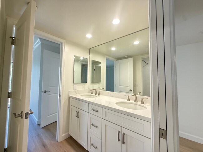 Building Photo - Cozy 2 Bedroom 1 Bath Unit