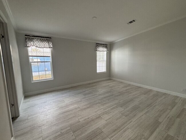Building Photo - 485 Zuider Zee Blvd