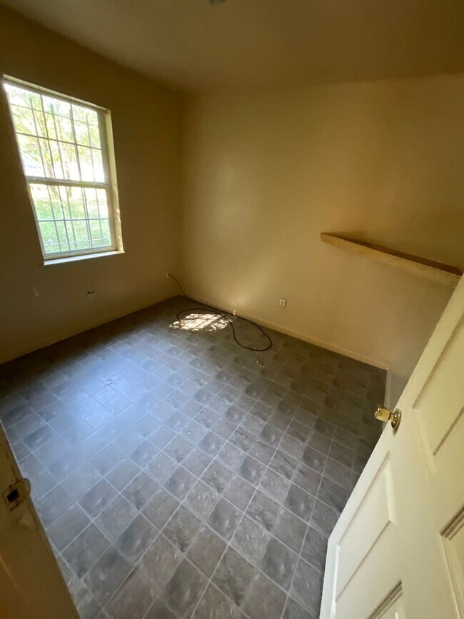 Building Photo - 6117 Willard Ave