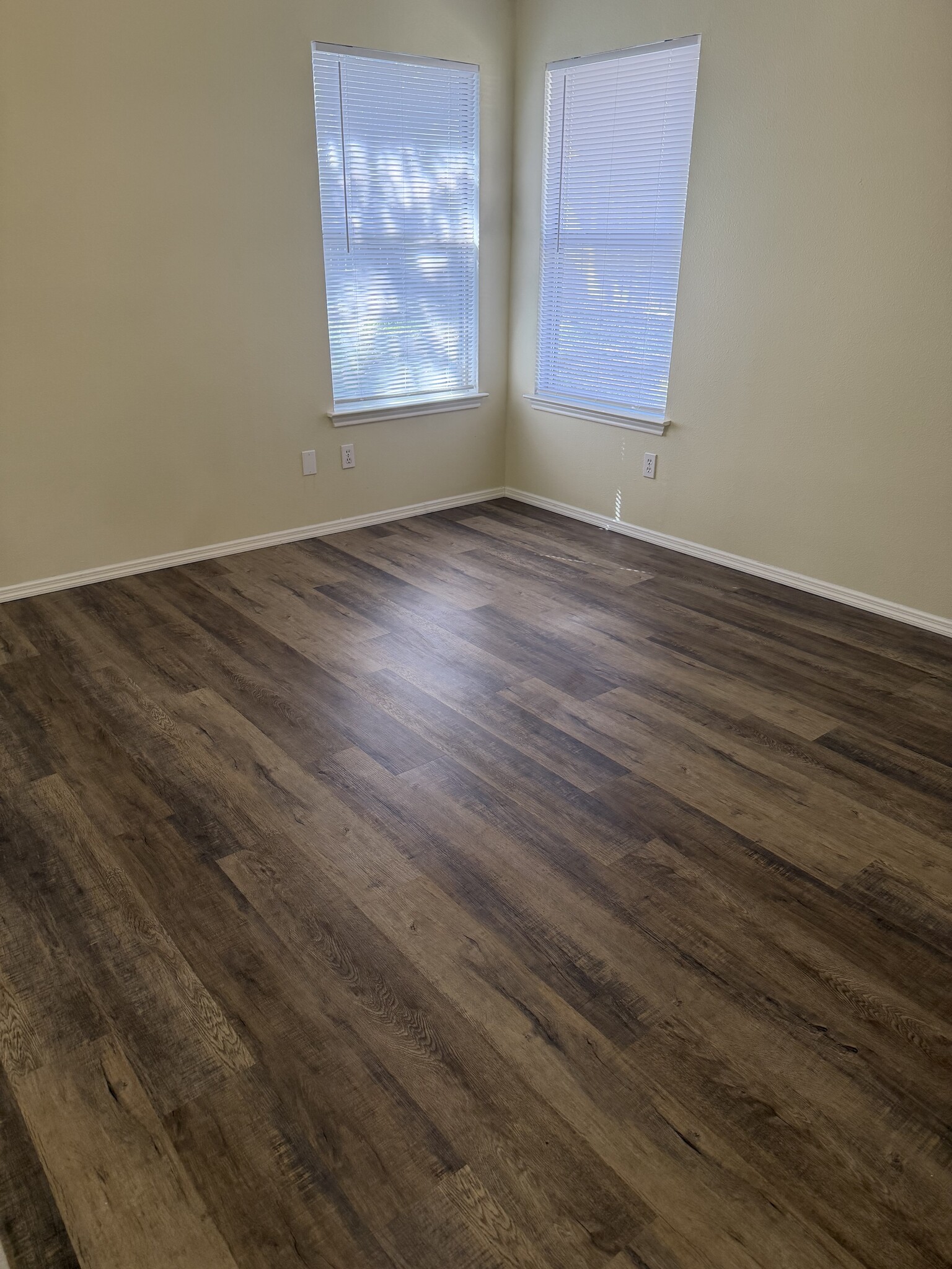 master bdrm - 8107 Valley Trl