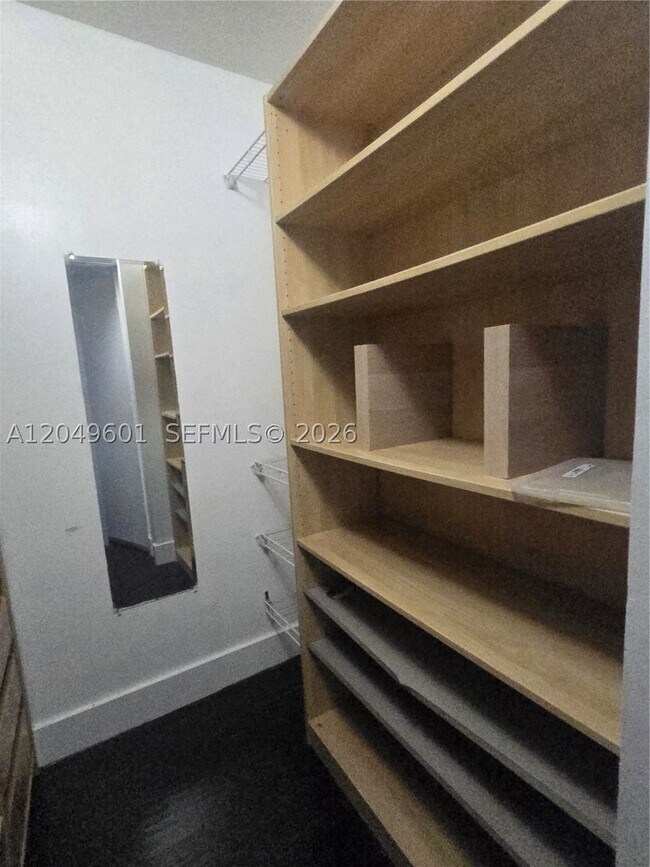 Building Photo - 6001-6114 129