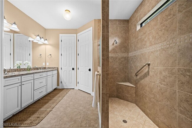 Building Photo - 14750 Laguna Dr