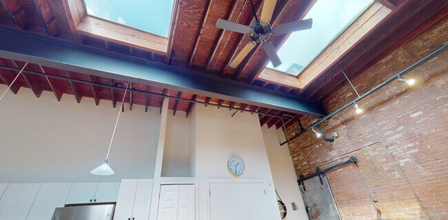 Building Photo - 19 Stanhope St