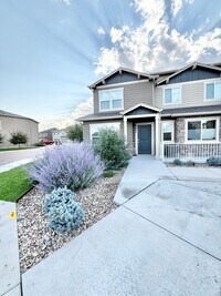 Building Photo - Move in ready!! Close to military bases!