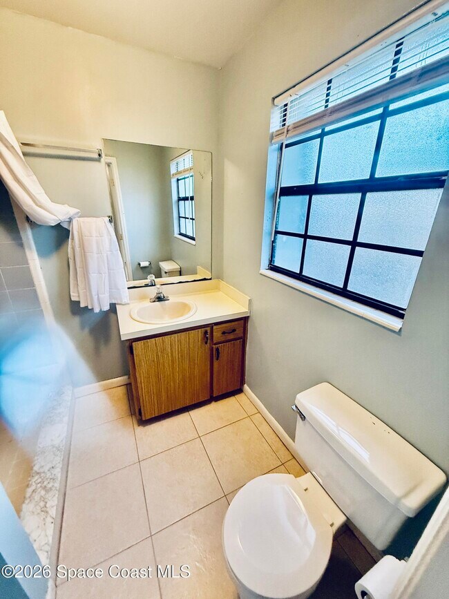 Building Photo - 1301 Arlington Ln NE