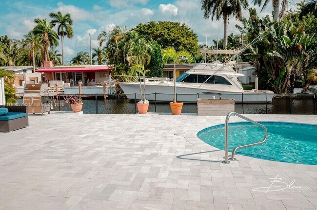 Building Photo - 2506 Bimini Ln