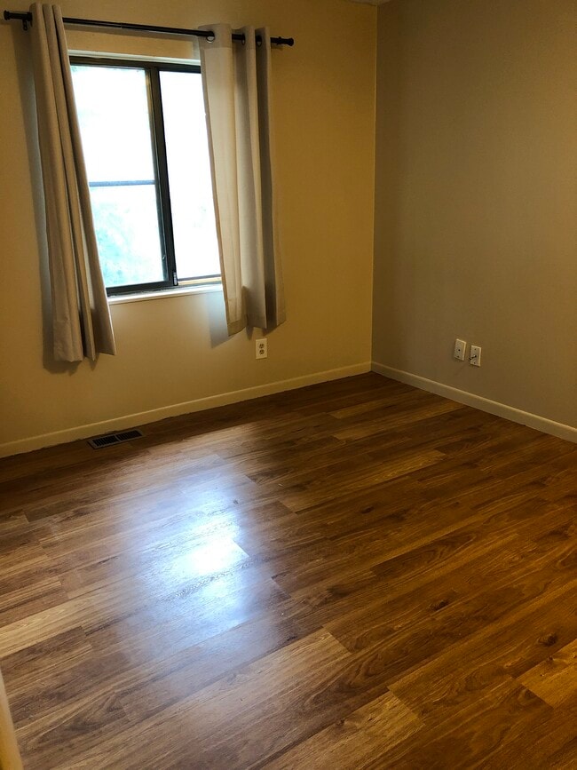 Building Photo - 252 Stoddard Ave