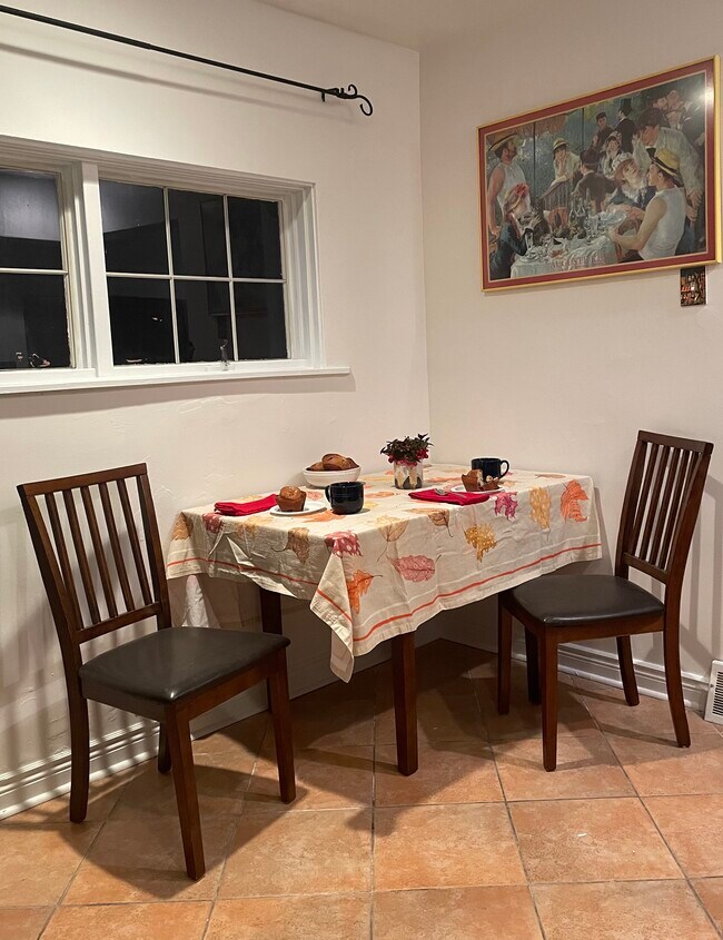 Building Photo - 323 McKee Pl