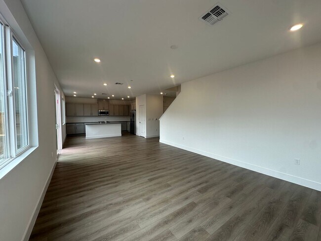 Building Photo - 2824 Wrangell St