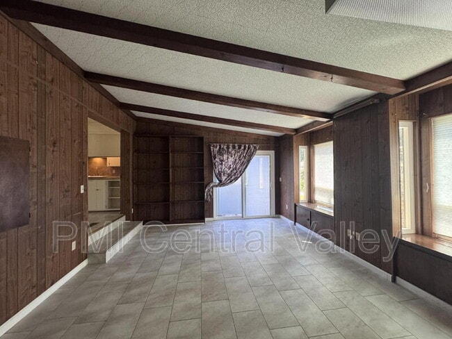 Building Photo - 4650 Dahlia Dr