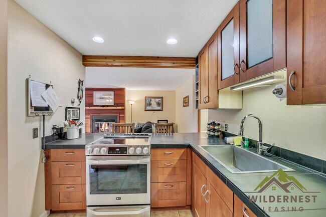 Building Photo - Winter Rental- 2 Bed/2 Bath, renovated con...
