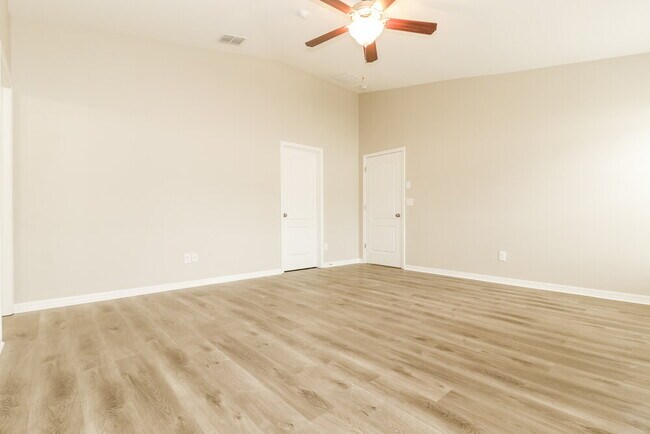 Building Photo - 18339 Briar Oaks Dr