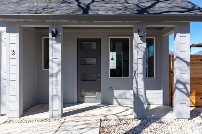 Building Photo - 2413 E 9th St