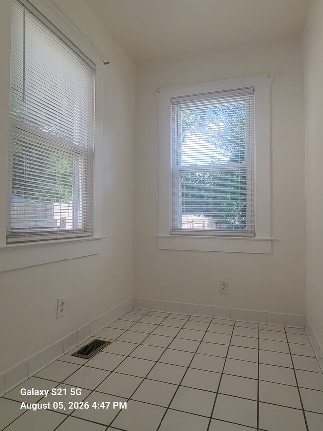 Building Photo - 219 Beechwood Ave
