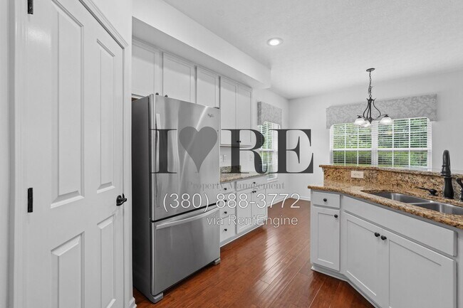 Building Photo - 600 Redwood Ln