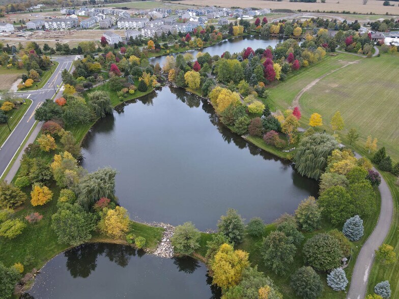 Community Ariel View - 6550 Linden Trl