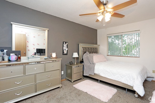 Bedroom - Meadow Wood of Ames
