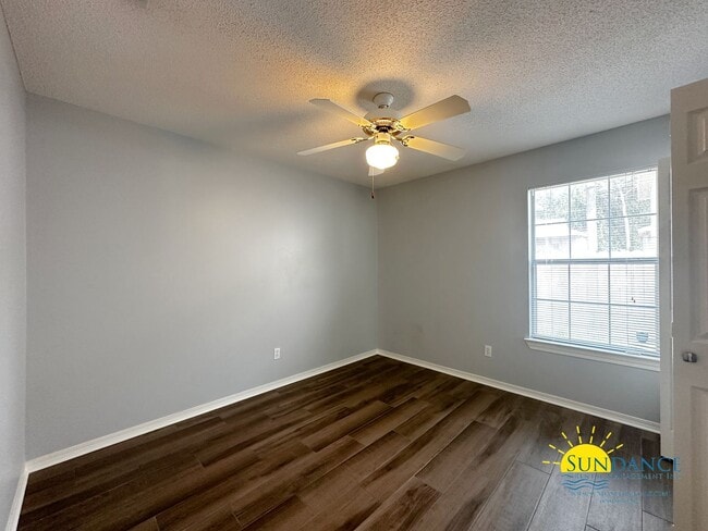 Building Photo - Wonderful 4 Bedroom Home in Fort Walton Beach