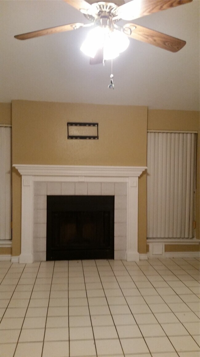 Building Photo - 6826 Heather Hollow Dr