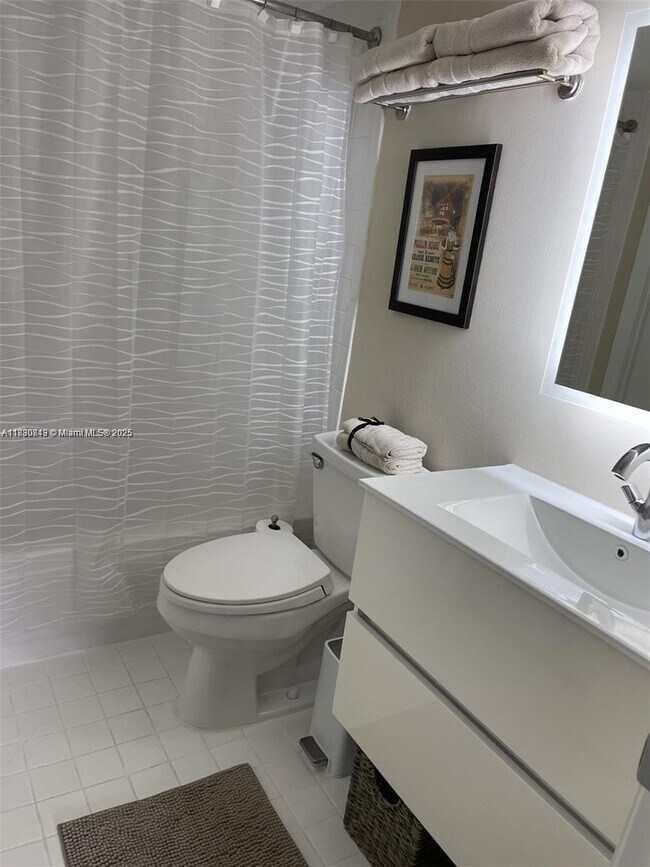 Building Photo - 540 Brickell Key Dr