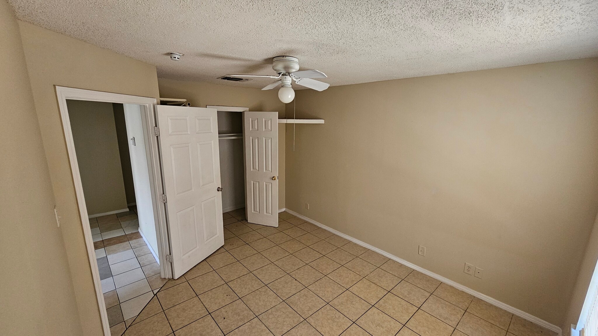 Upstairs room 1 - 7838 New World
