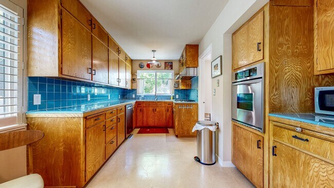 Building Photo - 4560 Sullivan Ct