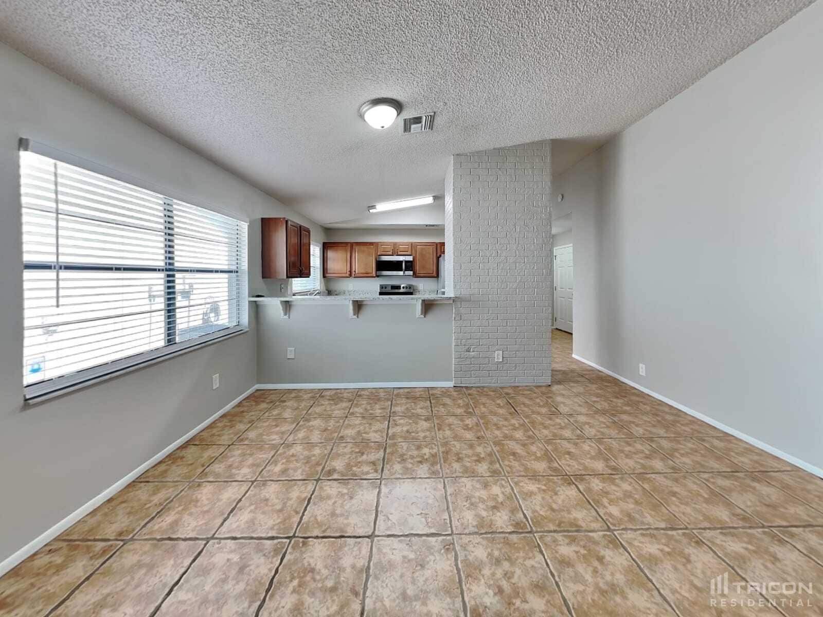 Building Photo - 860 N Lake Sterling Ct