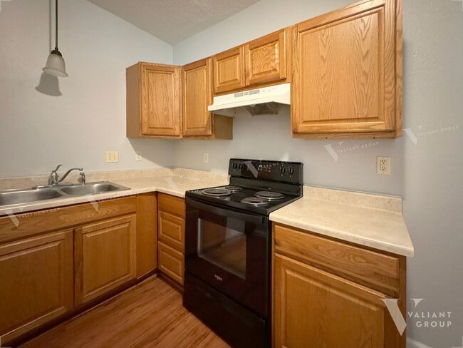 Building Photo - Cozy 3-Bedroom 1-Bathroom in Woodland Heig...