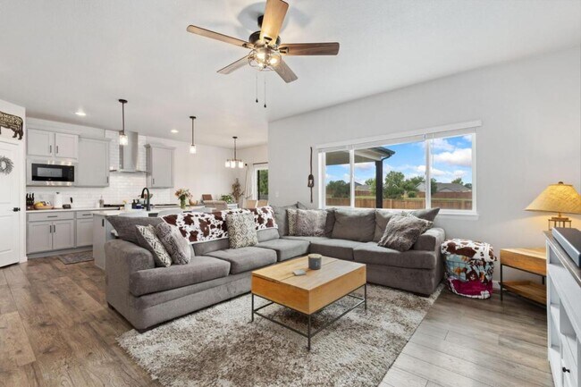 Building Photo - 1495 S Plumeria Dr