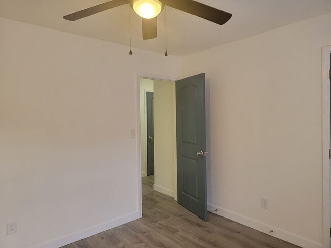 Building Photo - Rent a Community..Prime Location - Granite/LVT/SS Appliances