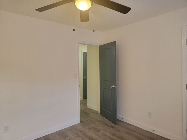 Building Photo - Rent a Community..Prime Location