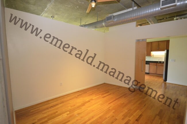 Building Photo - 640 Glen Iris Dr NE