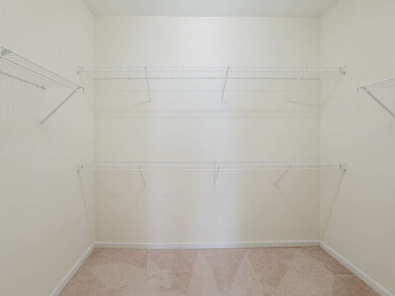 Building Photo - 3835 Raintree Dr