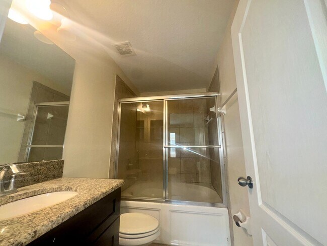Building Photo - 3 Bedroom 2.5 Bath Treviso Townhome minute...