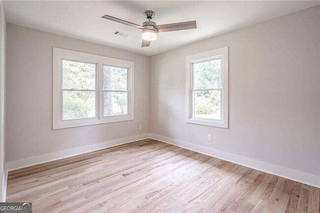 Building Photo - 605 Blake Ave SE