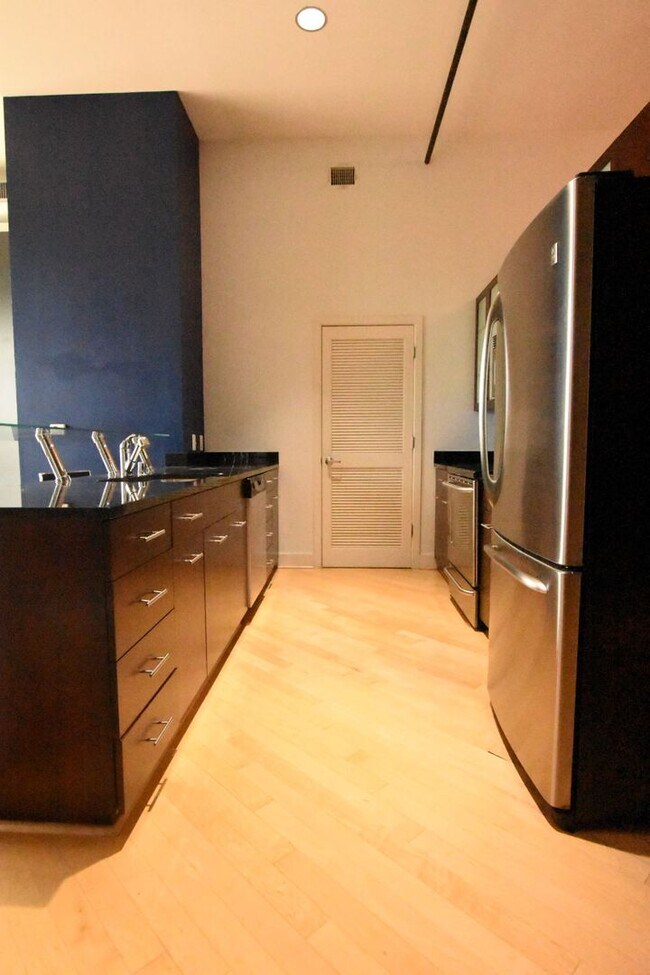 Building Photo - Chic, Contemporary 1 BD 1.5 BA Condo in the Mount Pleasant neighborhood of NW DC!!