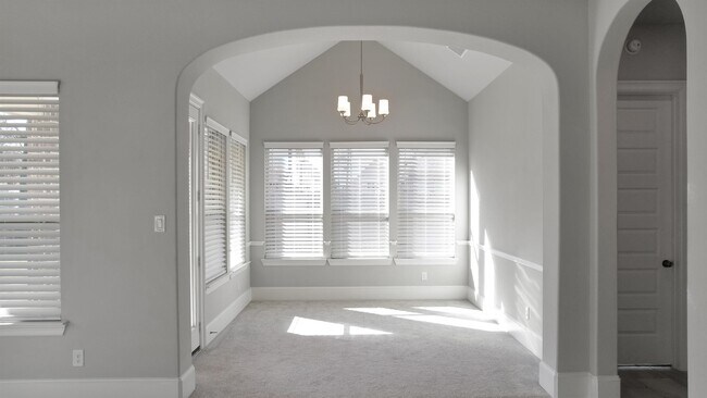 Building Photo - 16807 Hemlock Grove Dr