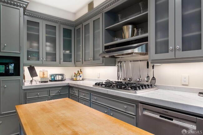 Building Photo - 67 Divisadero St