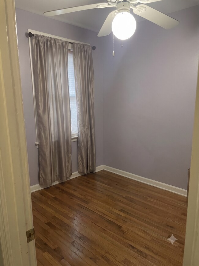 Building Photo - 4-Bedroom, 1-Bathroom Residence w/ Washer and Dryer