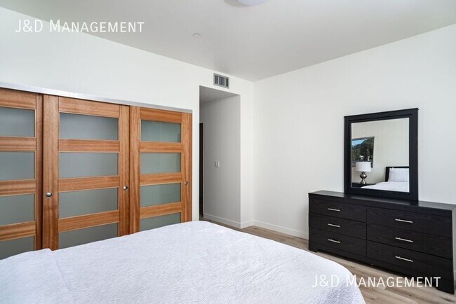 Building Photo - 3333 Reynard Way