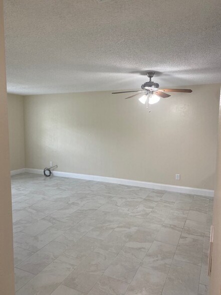 Building Photo - 2314 Fern Palm Dr