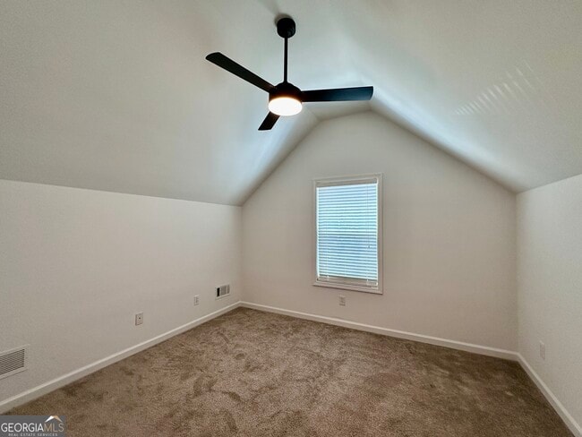 Building Photo - 728 Skyview Dr NE