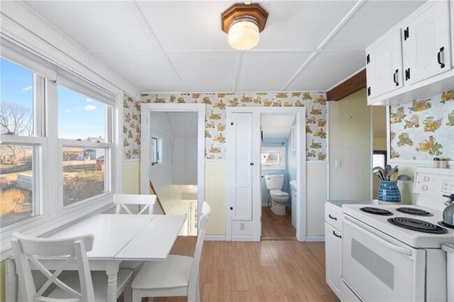 Building Photo - 15 Cedar Ave