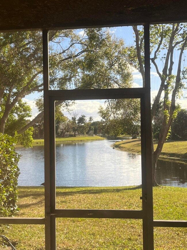 Building Photo - 1627 Hawthorne Pl