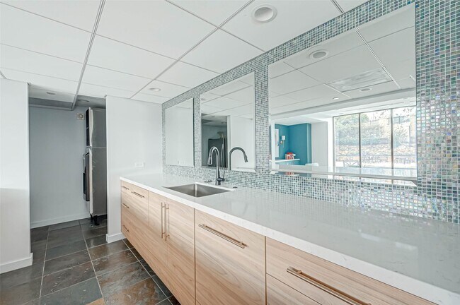 Building Photo - 2001 Holcombe Blvd