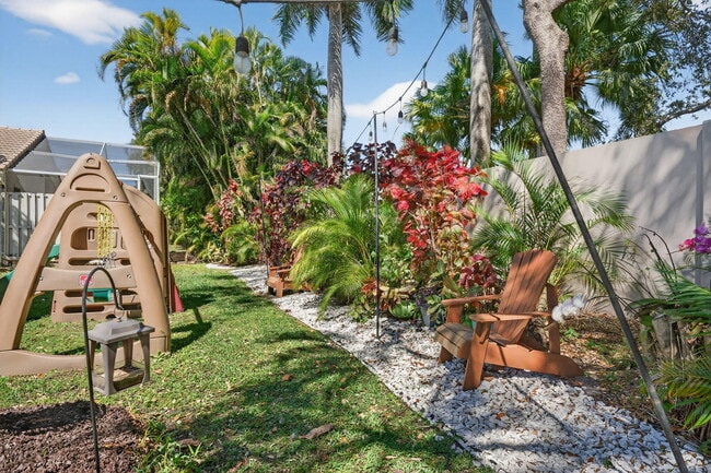 Building Photo - 6689 Southport Dr