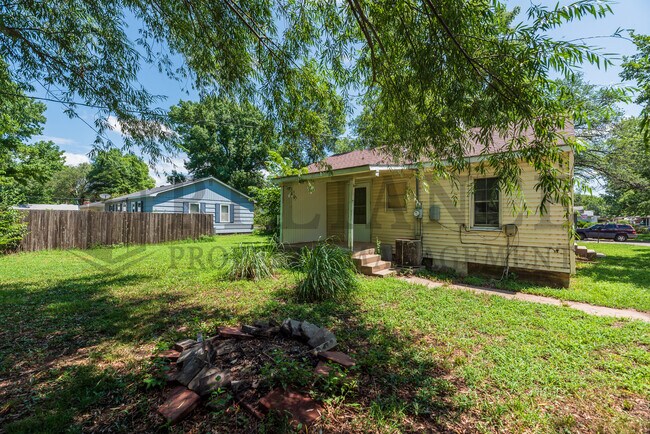 Building Photo - 211 S Emporia St