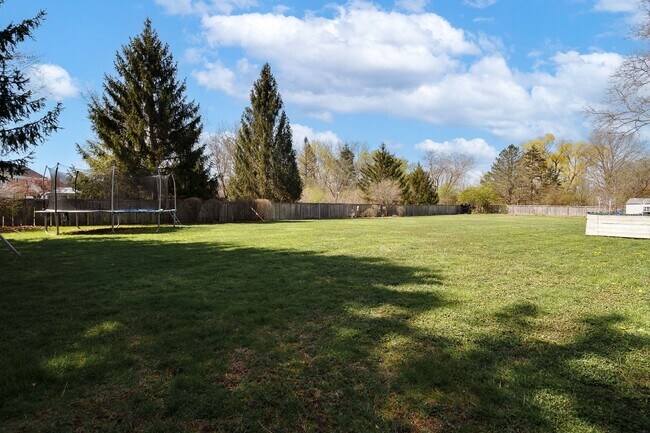 Building Photo - 877 Fair Way