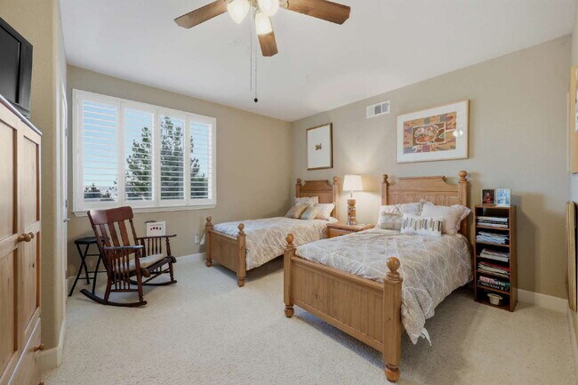 Building Photo - Elegant Arrowcreek Home!