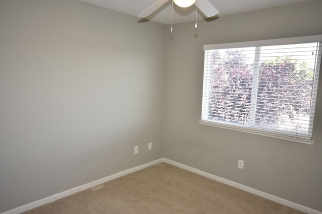 Building Photo - 1564 Blue Beaver Way